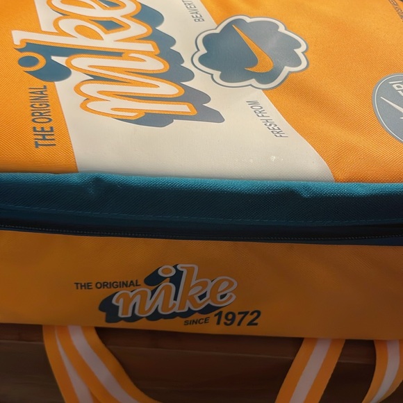 NWOT Nike Oregon Shoe box cooler with shoulder strap "The Original Nike..." - Picture 5 of 6